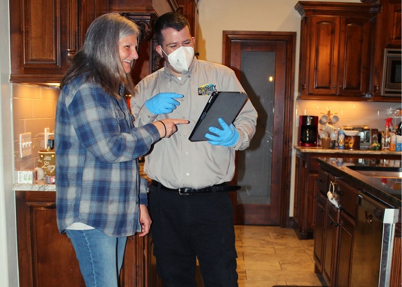 Pest Service Plan Review With Exterminator